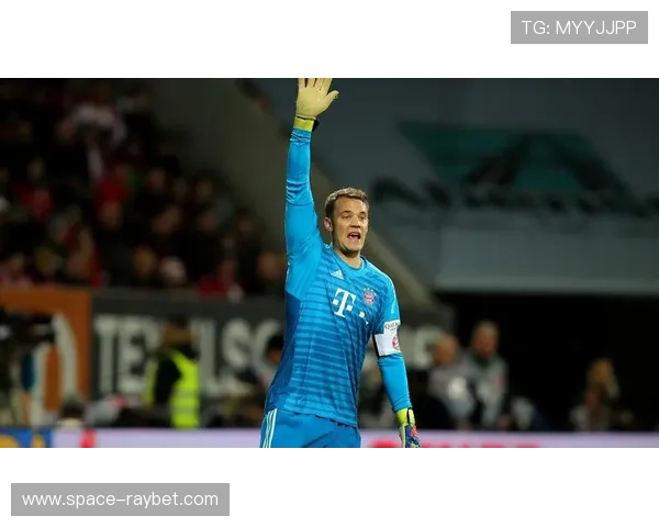 门将诺伊尔出击失误险酿悲剧，拜仁防线稳定性受考验